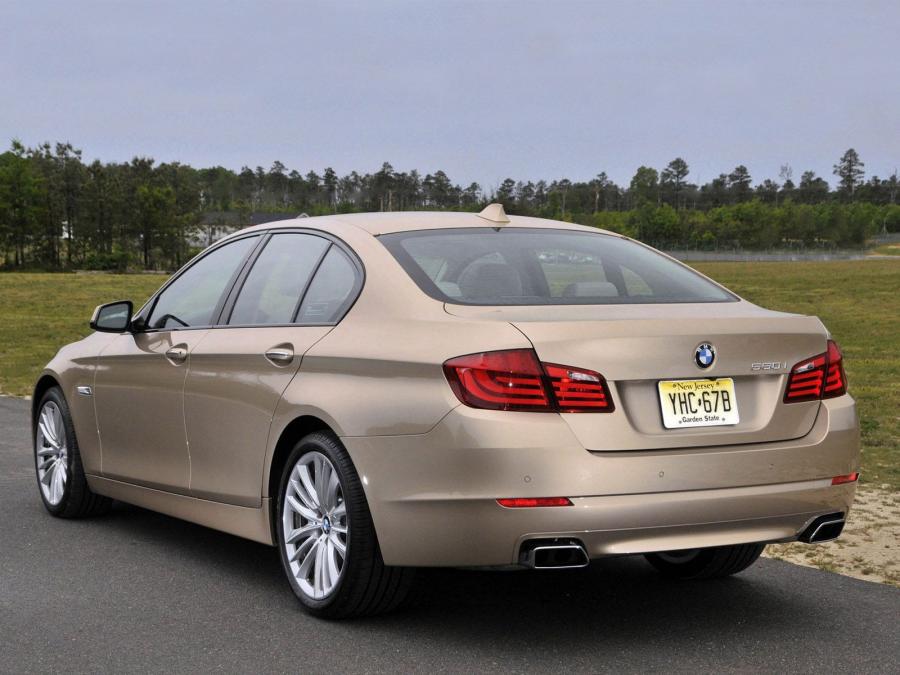  BMW 550i 2010 года  (US) (фото 6 из 7)